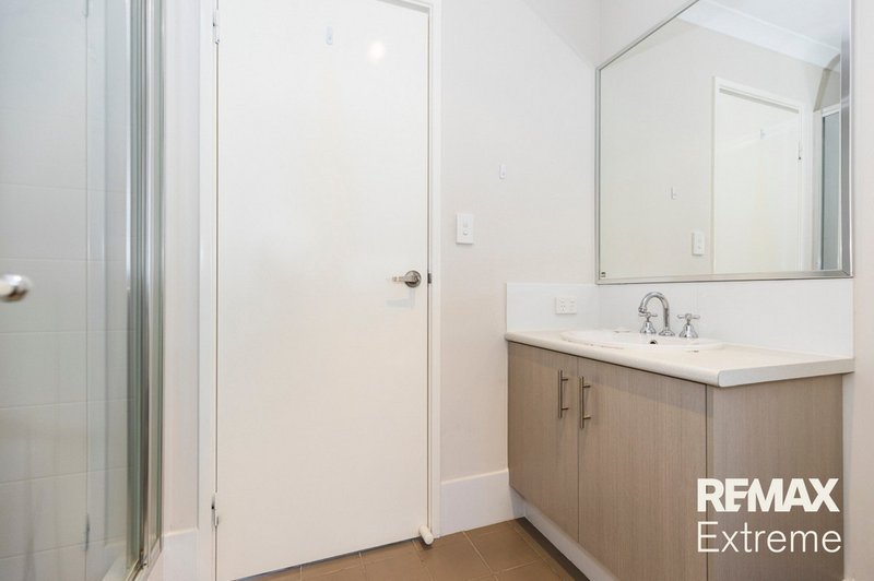Photo - 32 Broach Way, Alkimos WA 6038 - Image 6
