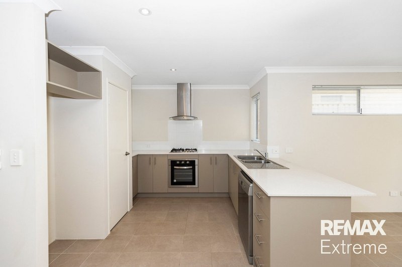 Photo - 32 Broach Way, Alkimos WA 6038 - Image 12
