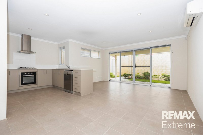 Photo - 32 Broach Way, Alkimos WA 6038 - Image 14