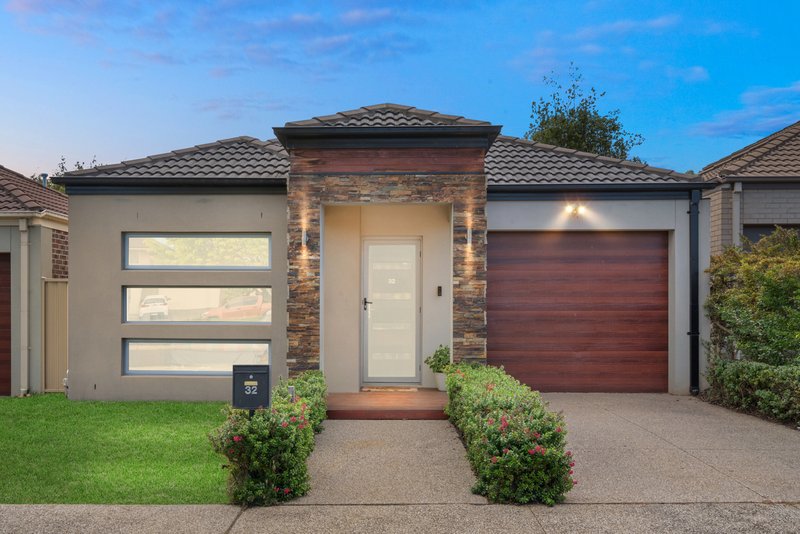 32 Broadway , Caroline Springs VIC 3023