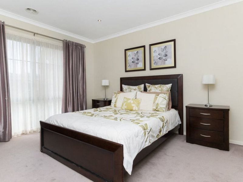 Photo - 32 Bronzewing Street, Williams Landing VIC 3027 - Image 7