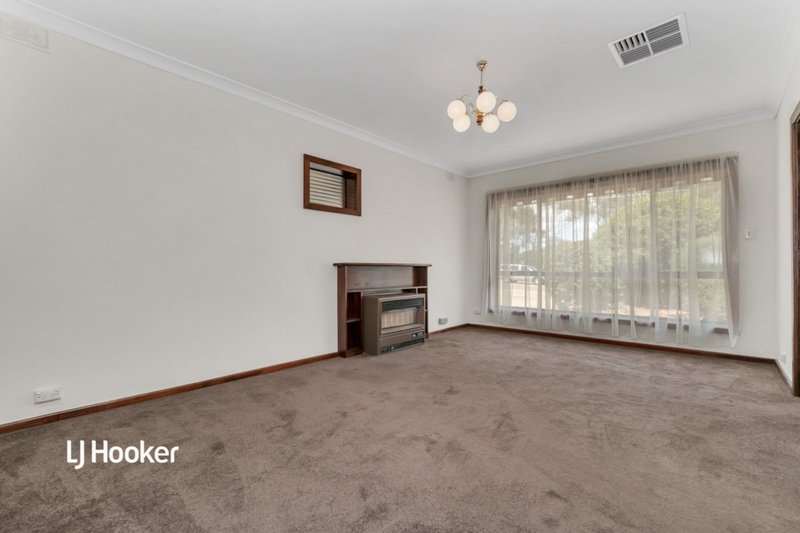 Photo - 32 Bunburra Street, Para Hills West SA 5096 - Image 2