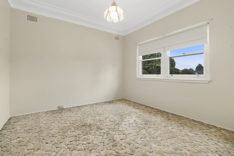 Photo - 32 Bungalow Road, Peakhurst NSW 2210 - Image 6