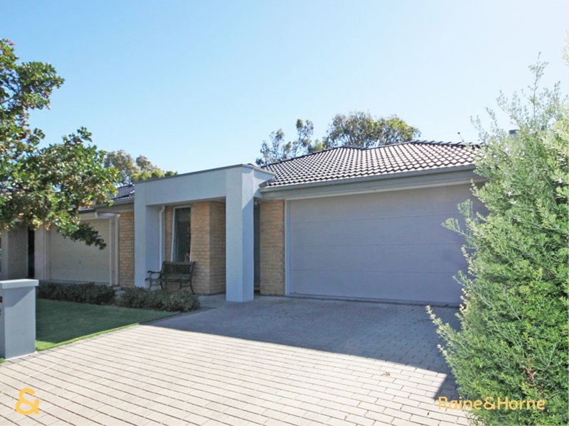 Photo - 32 Cabernet Close, Old Reynella SA 5161 - Image 2