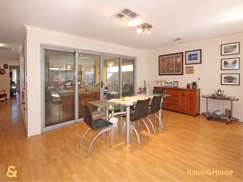 Photo - 32 Cabernet Close, Old Reynella SA 5161 - Image 11