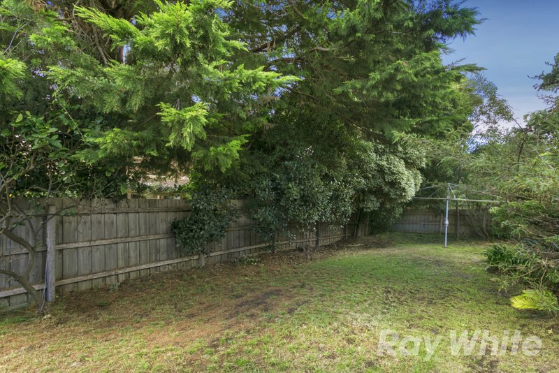 Photo - 32 Caithness Crescent, Glen Waverley VIC 3150 - Image 10