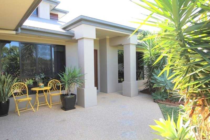 Photo - 32 Callaghan Street, Emerald QLD 4720 - Image 2