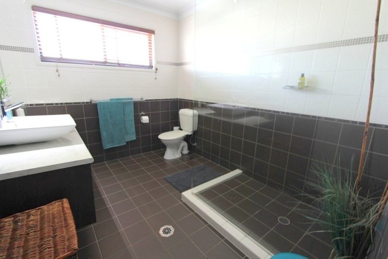 Photo - 32 Callaghan Street, Emerald QLD 4720 - Image 13