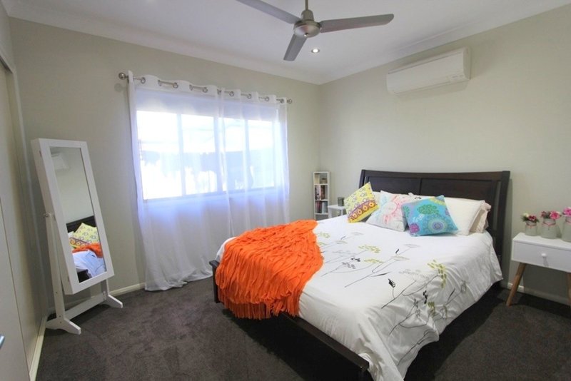 Photo - 32 Callaghan Street, Emerald QLD 4720 - Image 15