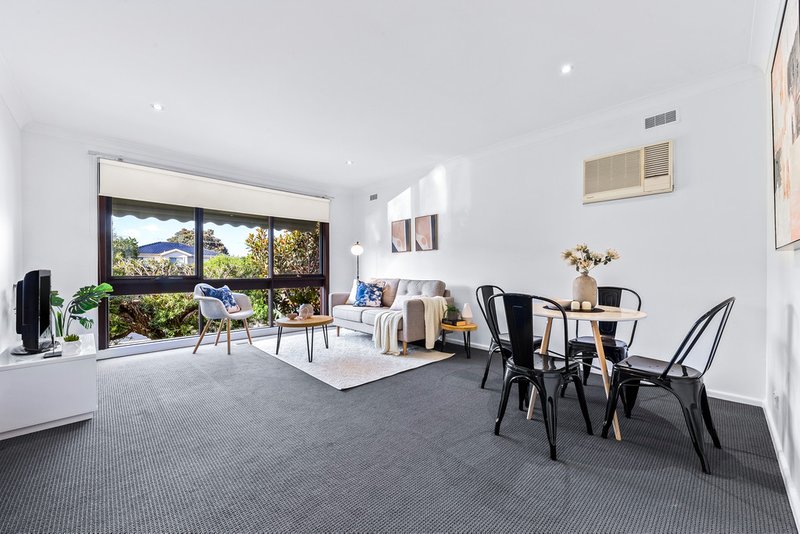 Photo - 3/2 Cameron Street, Mount Waverley VIC 3149 - Image 2