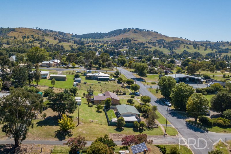 Photo - 32 Campbell Street, Adelong NSW 2729 - Image 22