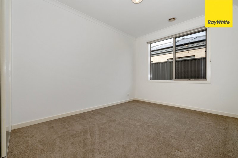 Photo - 32 Canterbury Circuit, Melton South VIC 3338 - Image 7