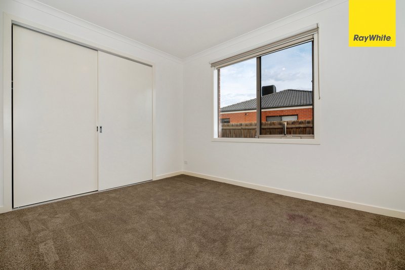 Photo - 32 Canterbury Circuit, Melton South VIC 3338 - Image 8