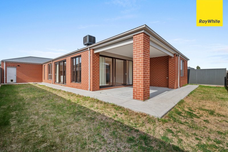 Photo - 32 Canterbury Circuit, Melton South VIC 3338 - Image 10