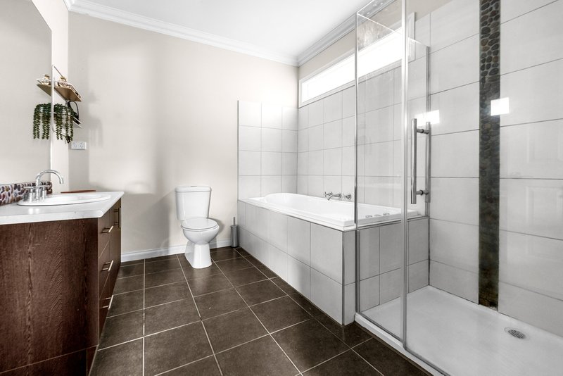 Photo - 32 Carter Avenue, Werribee VIC 3030 - Image 13