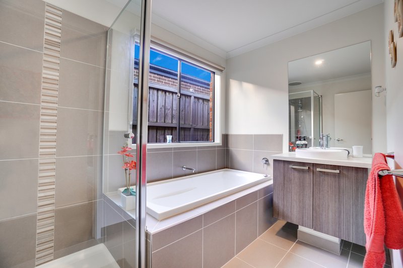 Photo - 32 Celeste Street, Mickleham VIC 3064 - Image 14