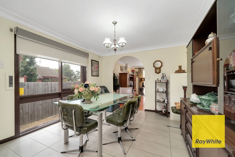 Photo - 32 Central Avenue, Altona Meadows VIC 3028 - Image 5