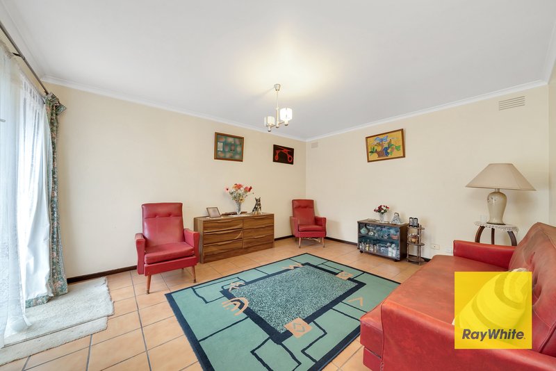 Photo - 32 Central Avenue, Altona Meadows VIC 3028 - Image 11