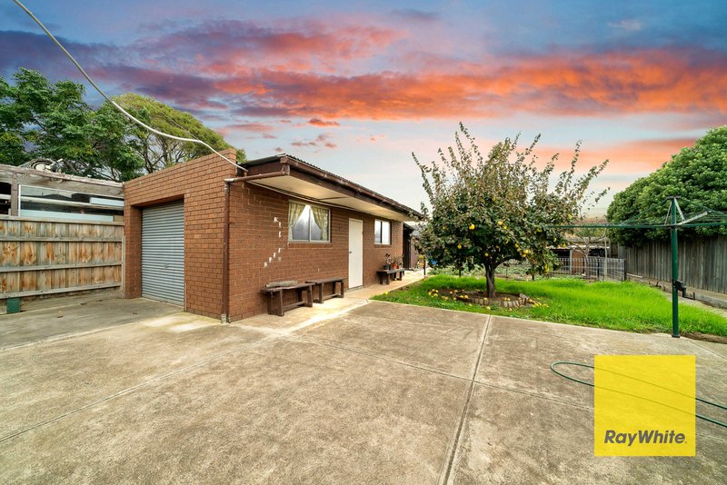 Photo - 32 Central Avenue, Altona Meadows VIC 3028 - Image 15