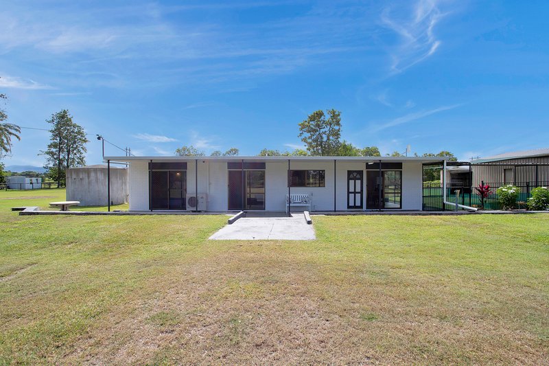 Photo - 32 Chelona Park Drive, Sarina QLD 4737 - Image 3