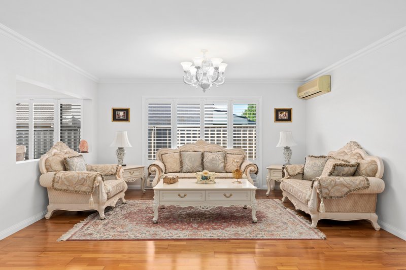 Photo - 32 Chepstow Drive, Castle Hill NSW 2154 - Image 4