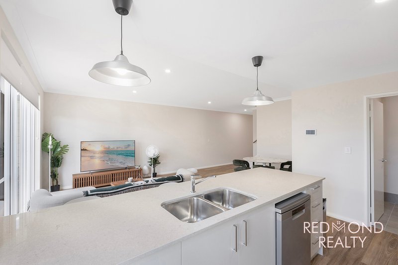 Photo - 32 Citadel Way, Currambine WA 6028 - Image 4