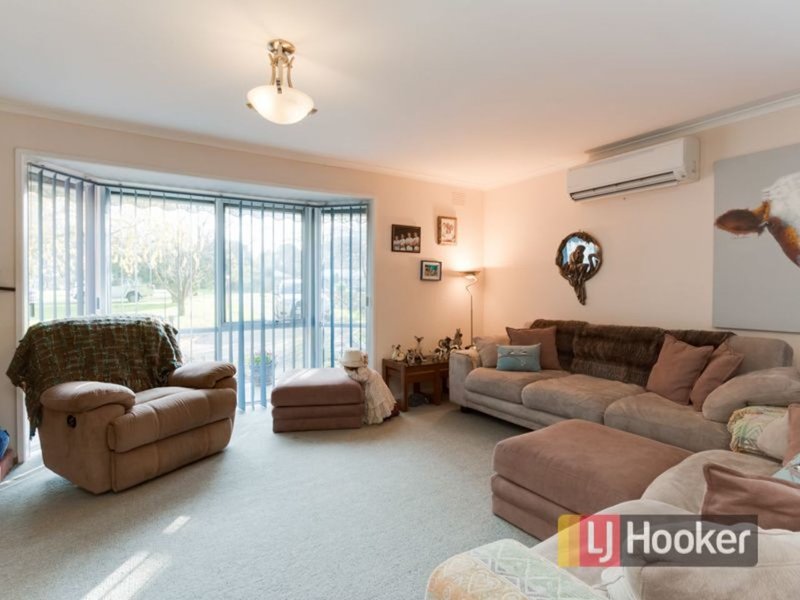 Photo - 32 Collison Road, Cranbourne East VIC 3977 - Image 3