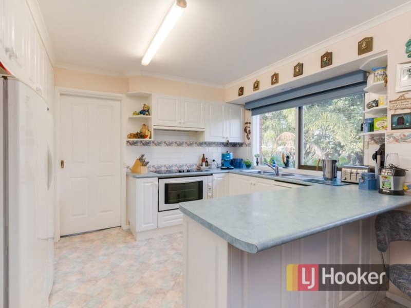 Photo - 32 Collison Road, Cranbourne East VIC 3977 - Image 7