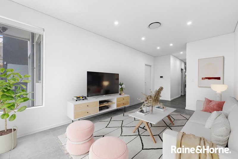 Photo - 32 Coolibar Street, Canley Heights NSW 2166 - Image 2