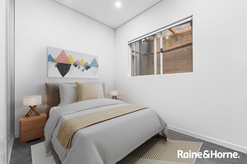 Photo - 32 Coolibar Street, Canley Heights NSW 2166 - Image 9