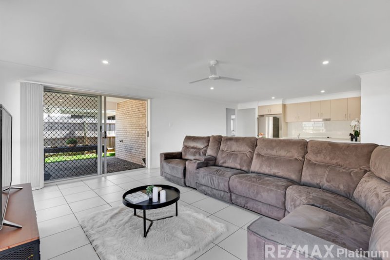 Photo - 32 Crest Street, Narangba QLD 4504 - Image 6