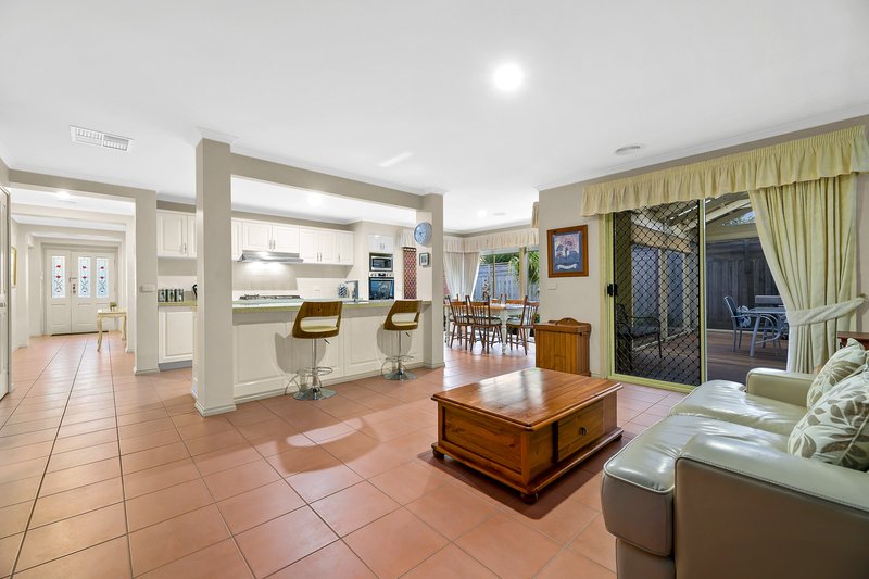 Photo - 32 Cromford Crescent, Narre Warren South VIC 3805 - Image 5