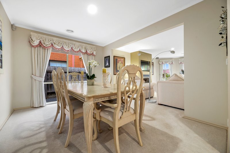 Photo - 32 Cromford Crescent, Narre Warren South VIC 3805 - Image 8