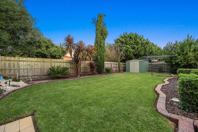 Photo - 32 Cromford Crescent, Narre Warren South VIC 3805 - Image 15