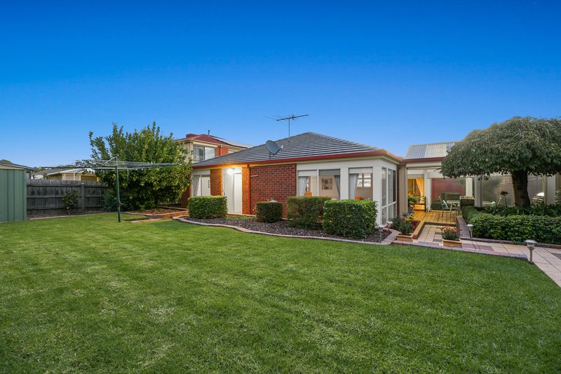 Photo - 32 Cromford Crescent, Narre Warren South VIC 3805 - Image 16