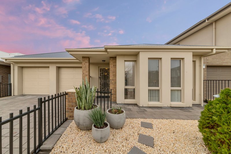 Photo - 32 Crompton Drive, St Clair SA 5011 - Image 3