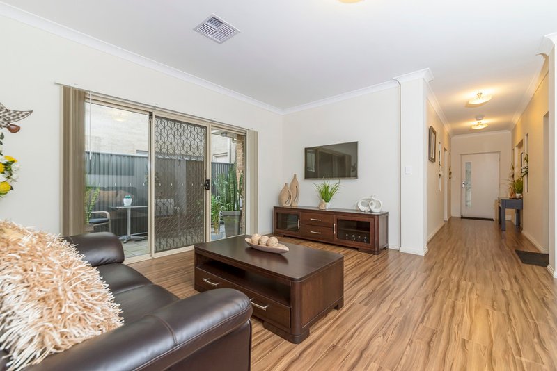 Photo - 32 Crompton Drive, St Clair SA 5011 - Image 8