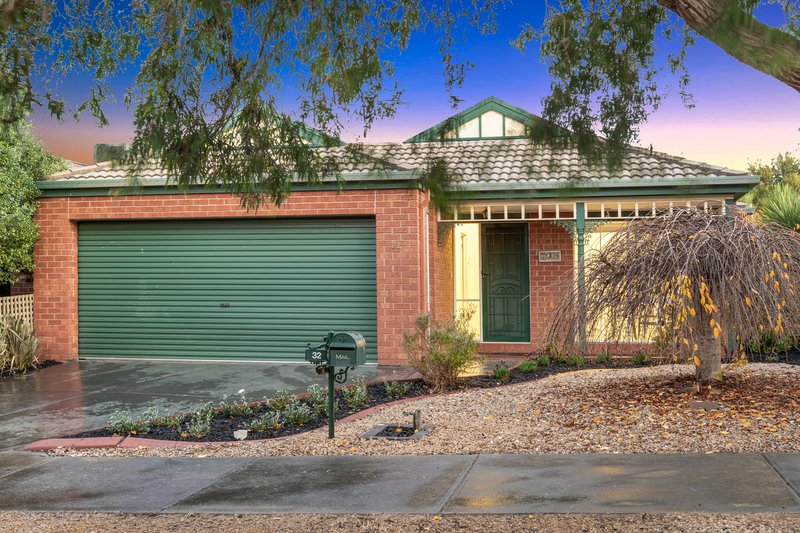 32 Crossdale Green, Craigieburn VIC 3064