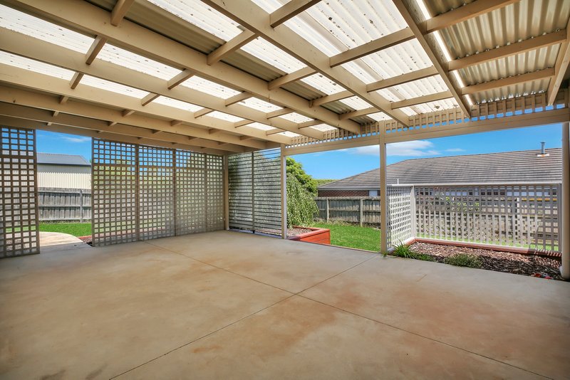 Photo - 32 Davey Drive, Drouin VIC 3818 - Image 11