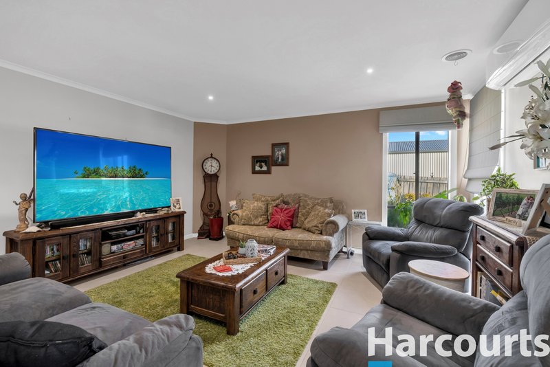 Photo - 32 Davey Drive, Drouin VIC 3818 - Image 4