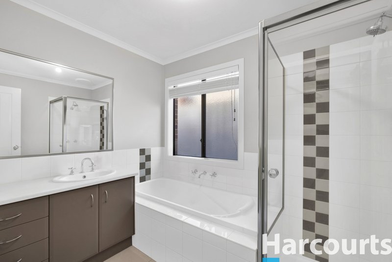 Photo - 32 Davey Drive, Drouin VIC 3818 - Image 7