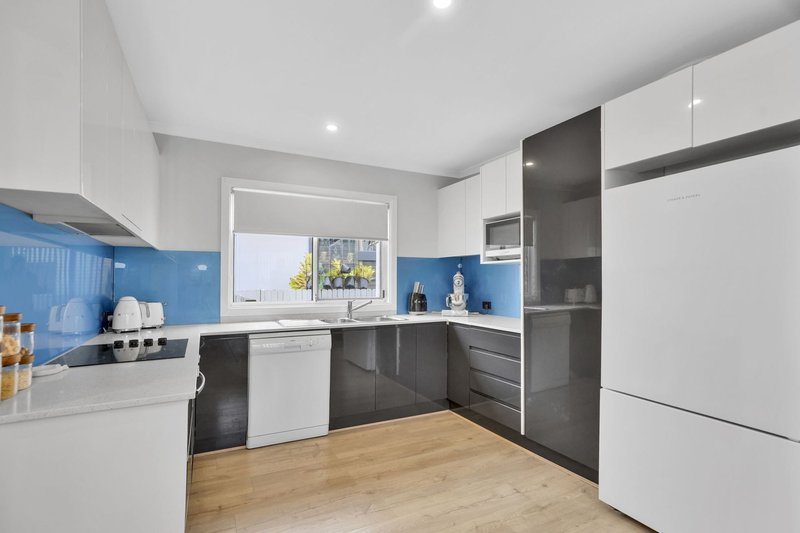 Photo - 32 Davis Avenue, Davistown NSW 2251 - Image 2