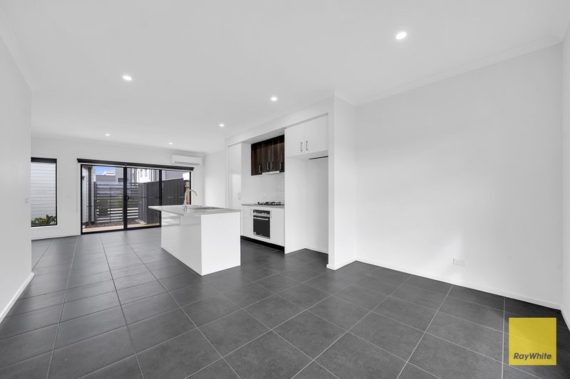 Photo - 32 Dexter Street, Deanside VIC 3336 - Image 3