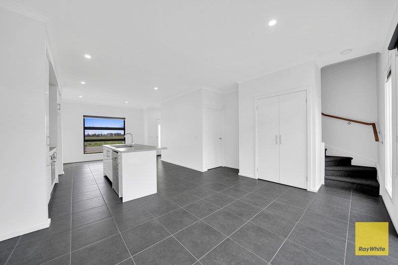 Photo - 32 Dexter Street, Deanside VIC 3336 - Image 5