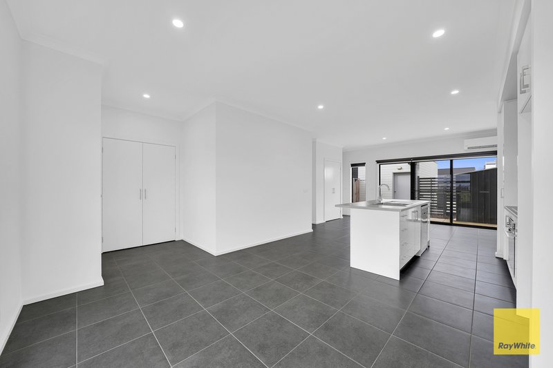 Photo - 32 Dexter Street, Deanside VIC 3336 - Image 6