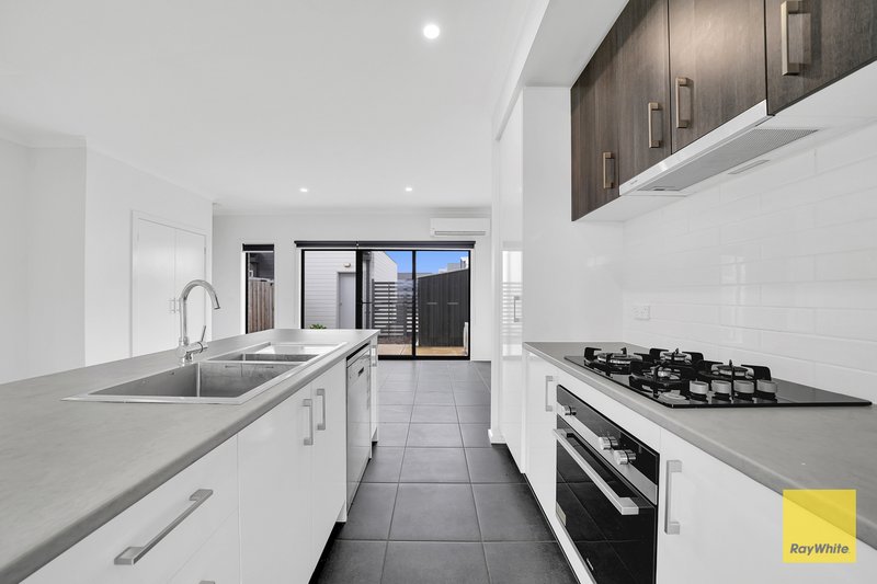 Photo - 32 Dexter Street, Deanside VIC 3336 - Image 7