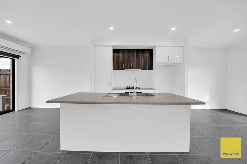 Photo - 32 Dexter Street, Deanside VIC 3336 - Image 8