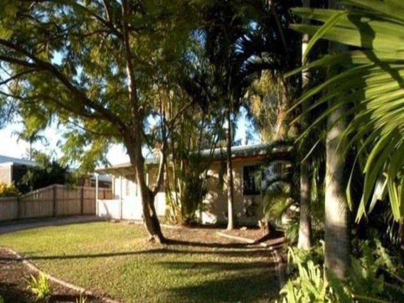 Photo - 32 Dianthus Ave , Banksia Beach QLD 4507 - Image 1