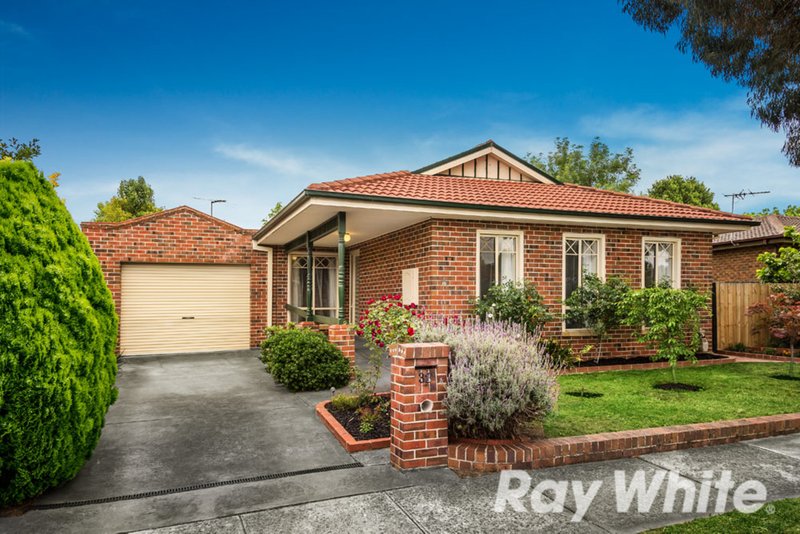 32 Donbirn Way, Vermont South VIC 3133