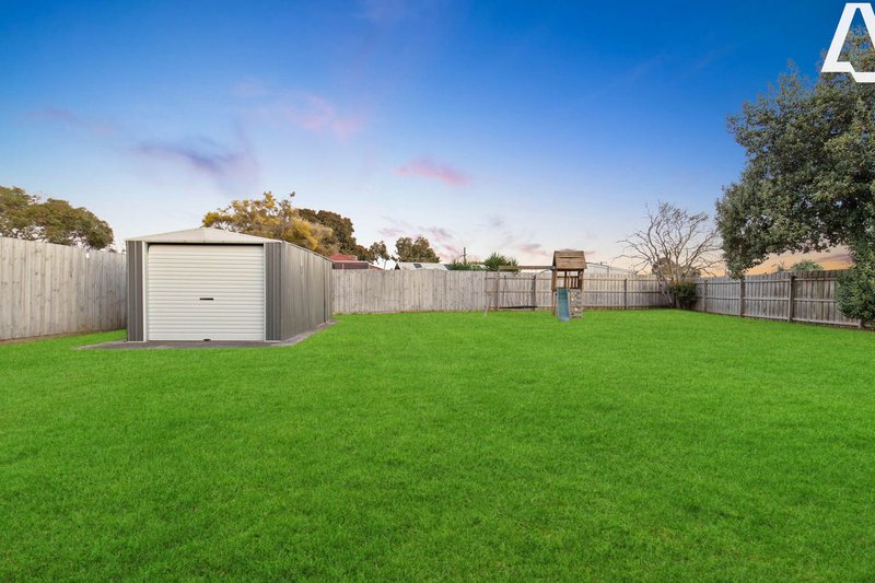 Photo - 32 Dorchester Crescent, Carrum Downs VIC 3201 - Image 17